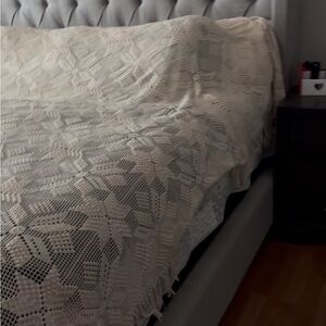 Hand Crafted Cream bed spread single layer made with Crochet thread.